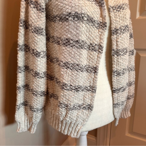 O’Neill Knit Cardigan Sweater Cream and Gray Size Small - Picture 3 of 5